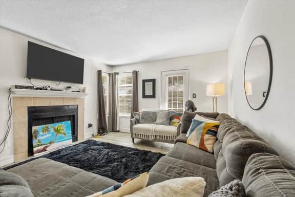 London House | Orlando Airport Private Condo - Image 2