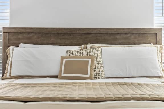King Bed | Disney Contemporary Townhouse - Image 5